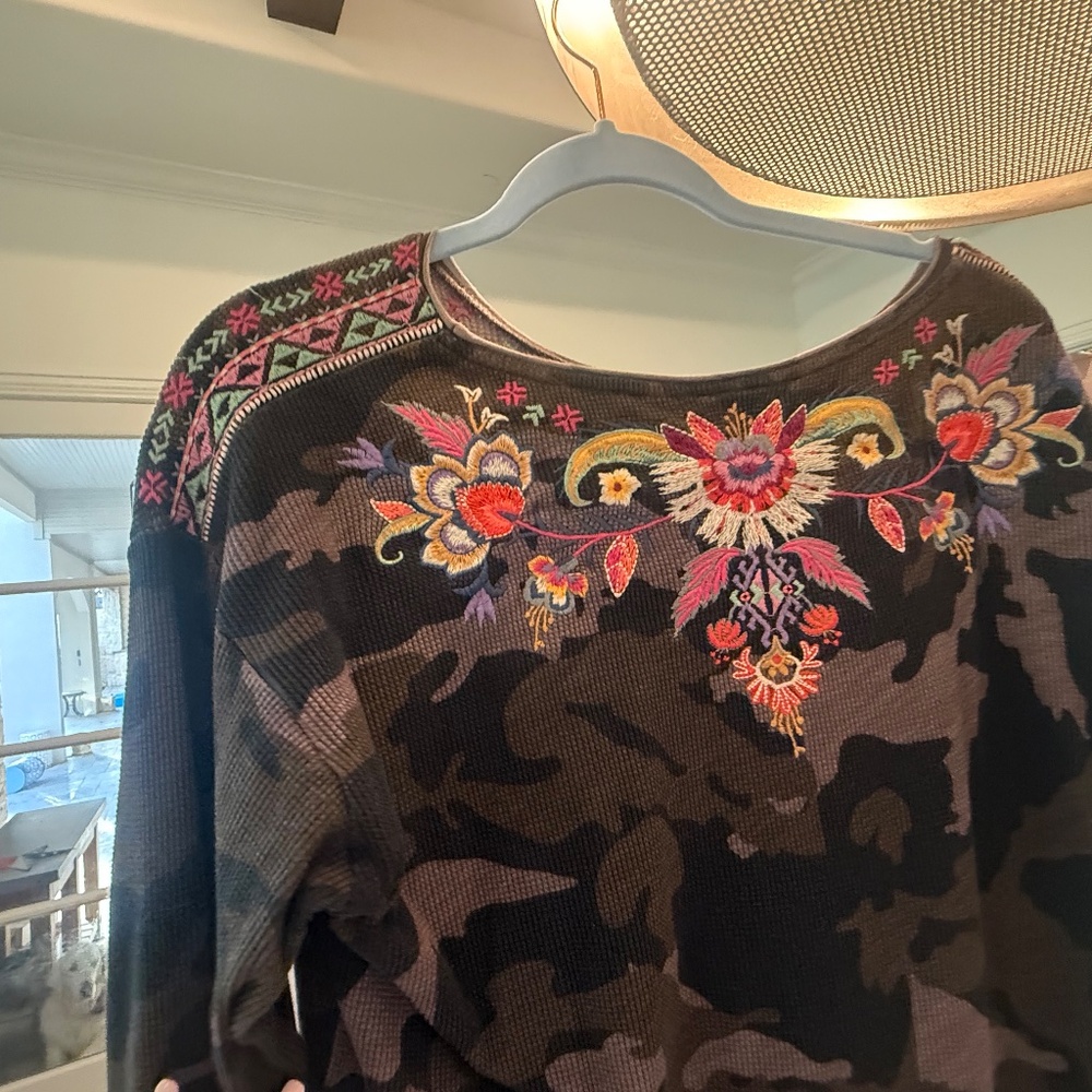 Johnny Was Iota Camo Embroidered Top – Like New – Stunning Detail - Picture 6 of 11